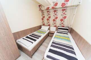 Гостевой дом Nelana Guest House Клуж-Напока Бюджетный двухместный номер с 2 отдельными кроватями и общей ванной комнатой - Полуподвальный этаж-7